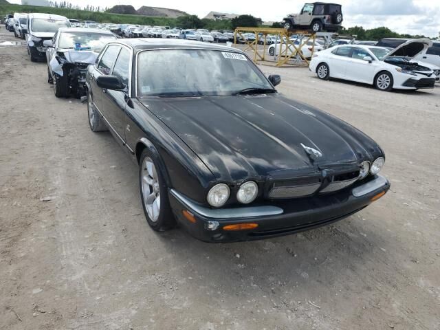 Jaguar XJR