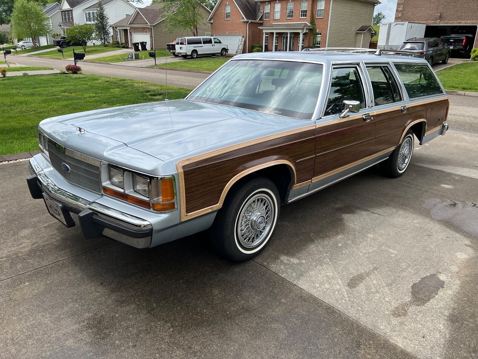 Ford Crown Victoria