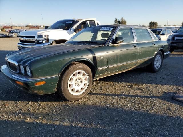 Jaguar XJ