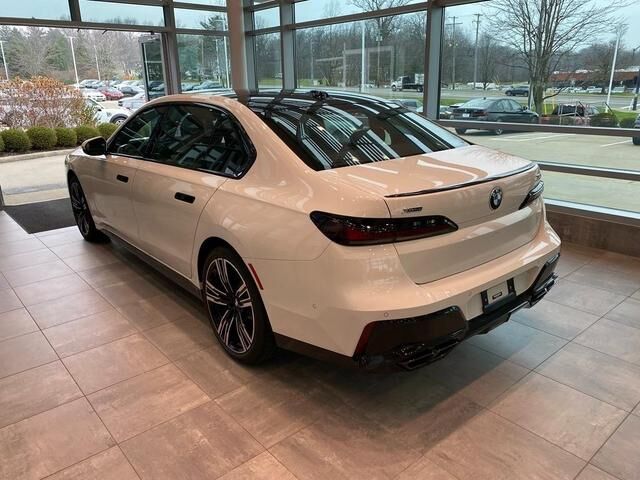 2023 BMW 760i