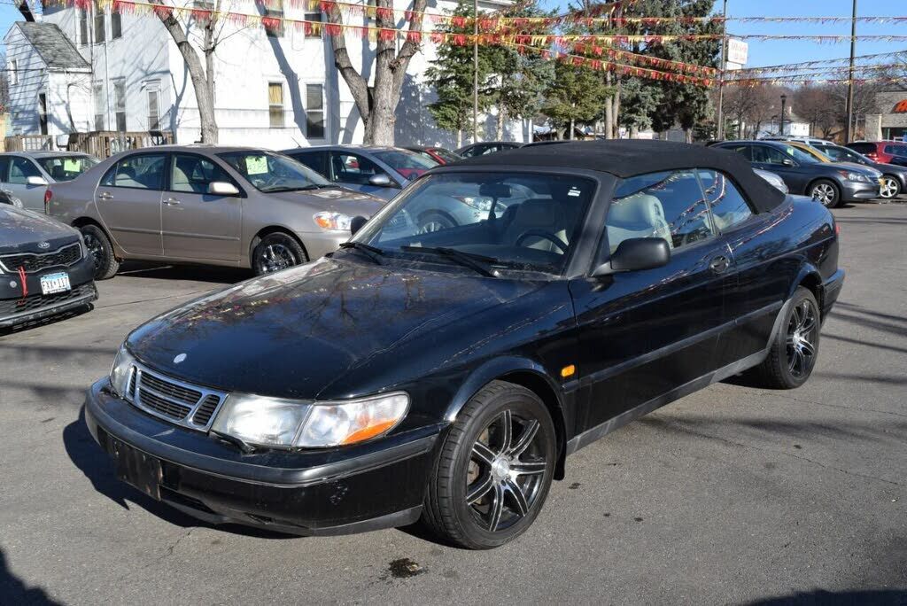Saab 900