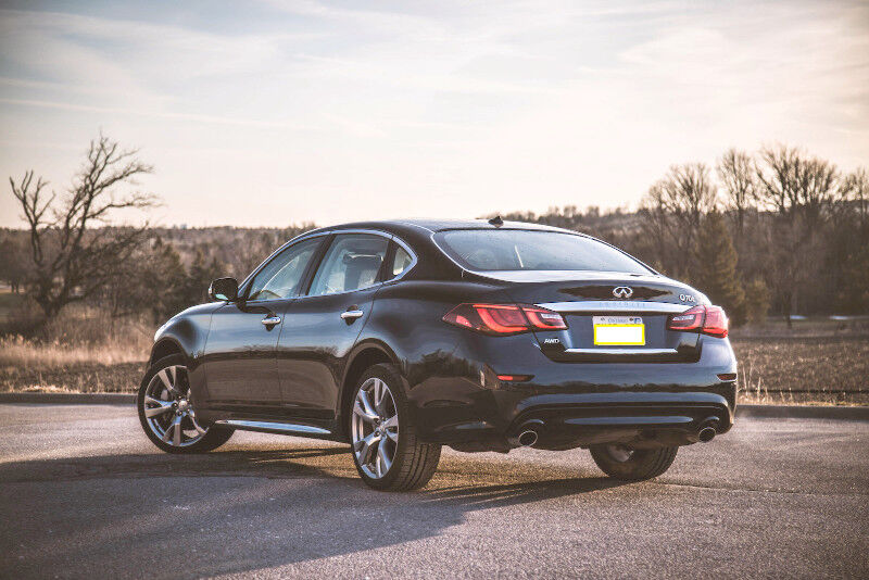 Infiniti Q70L