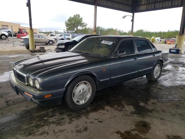 Jaguar XJ6