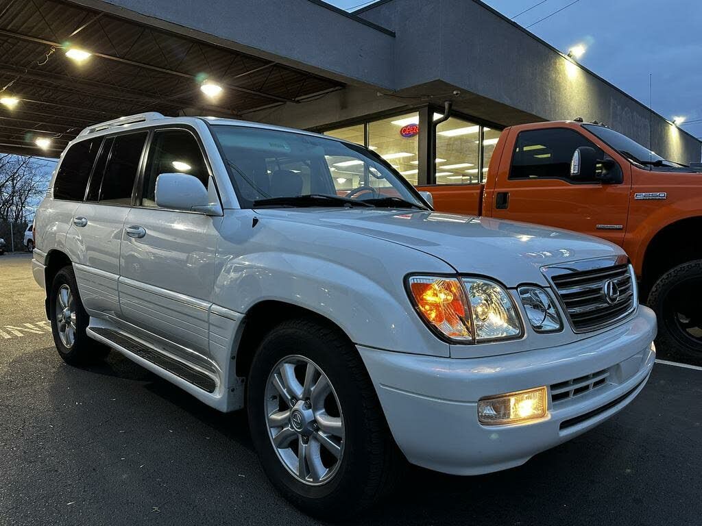 2004 Lexus LX