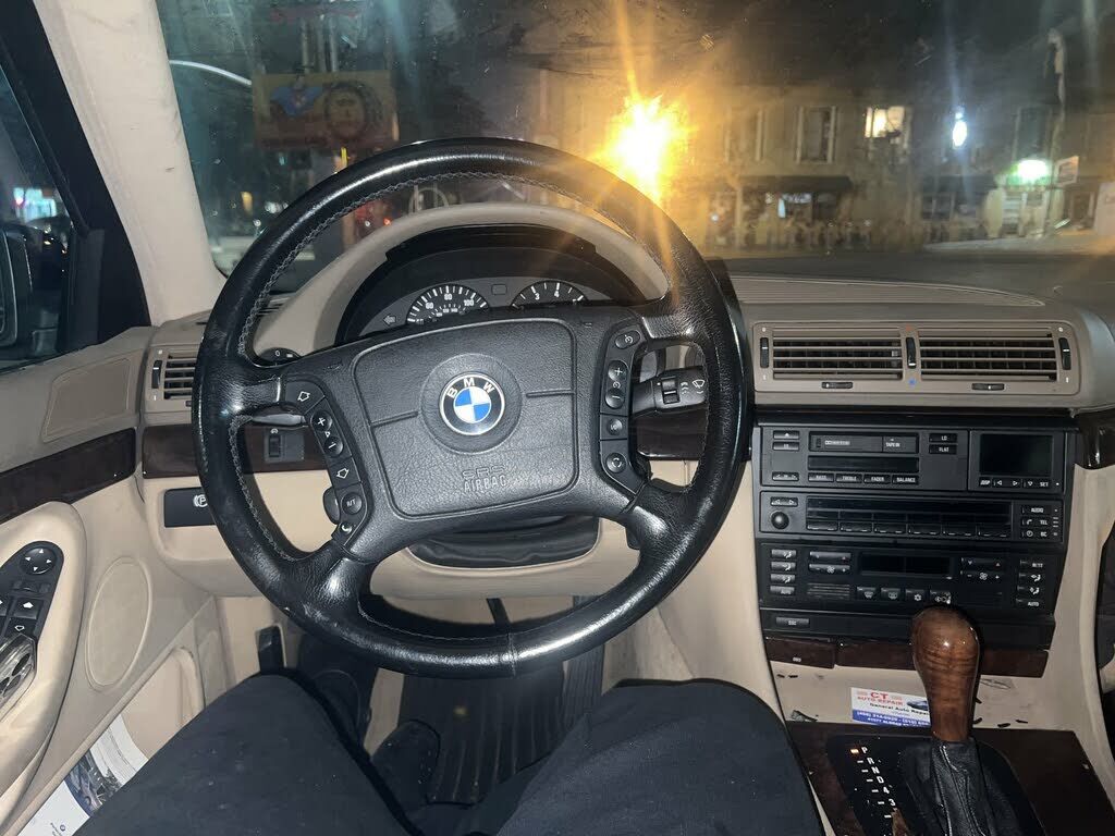 BMW 740i