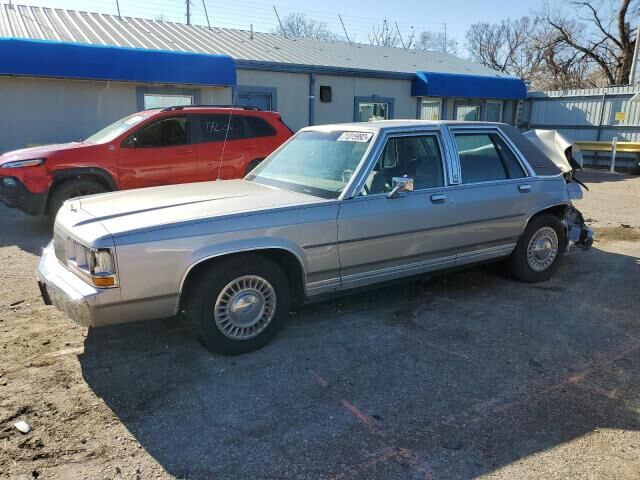 Ford Crown Victoria