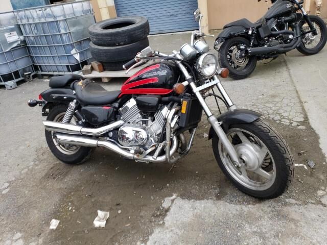 Honda VF750C2 (MAGNA)