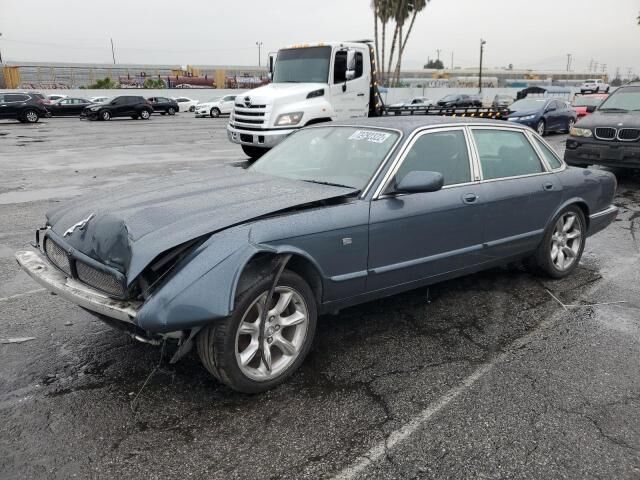 Jaguar XJR