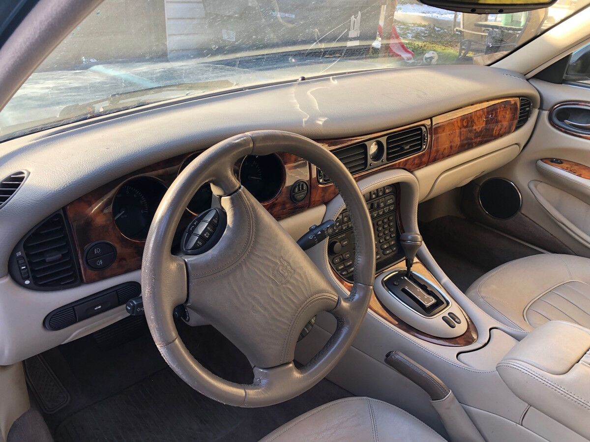 Jaguar XJ