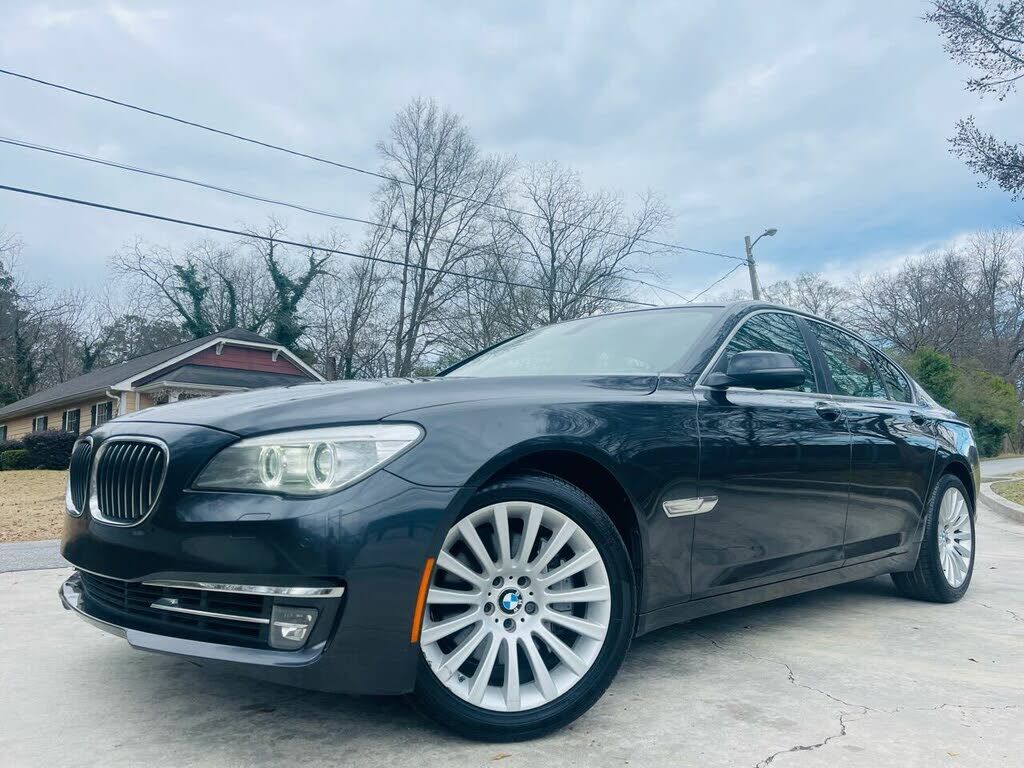 BMW 740i
