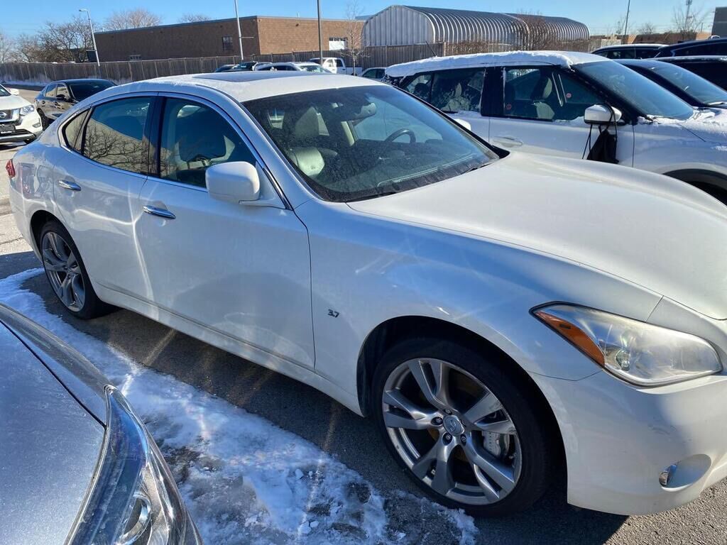 Infiniti Q70