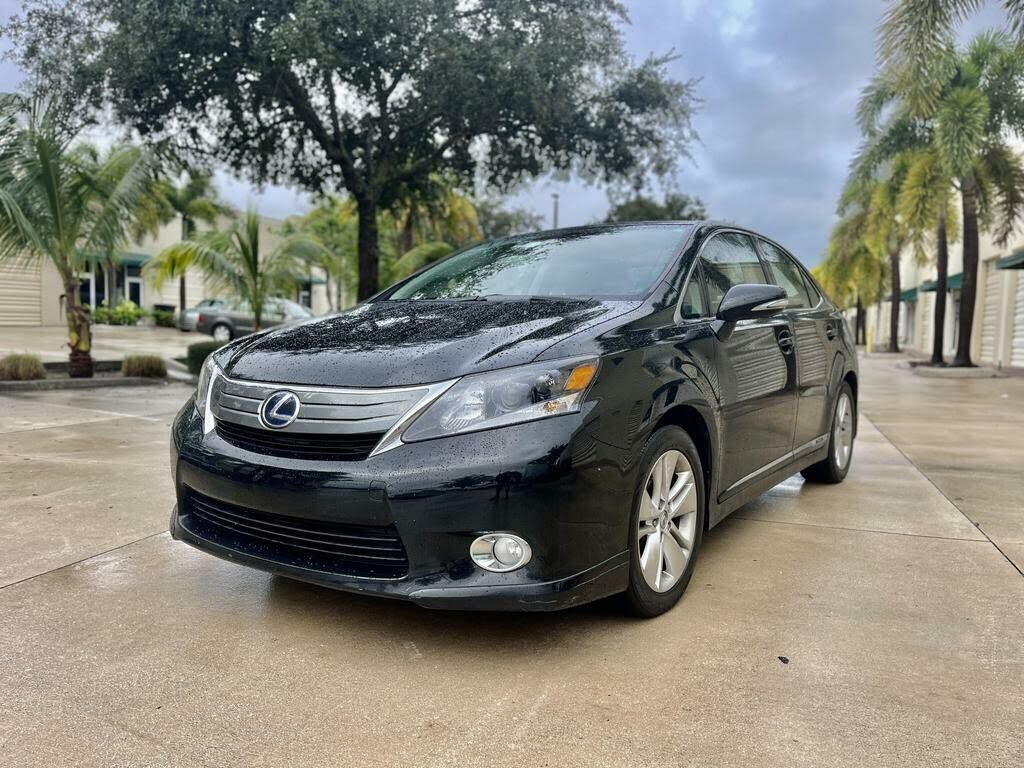 Lexus HS