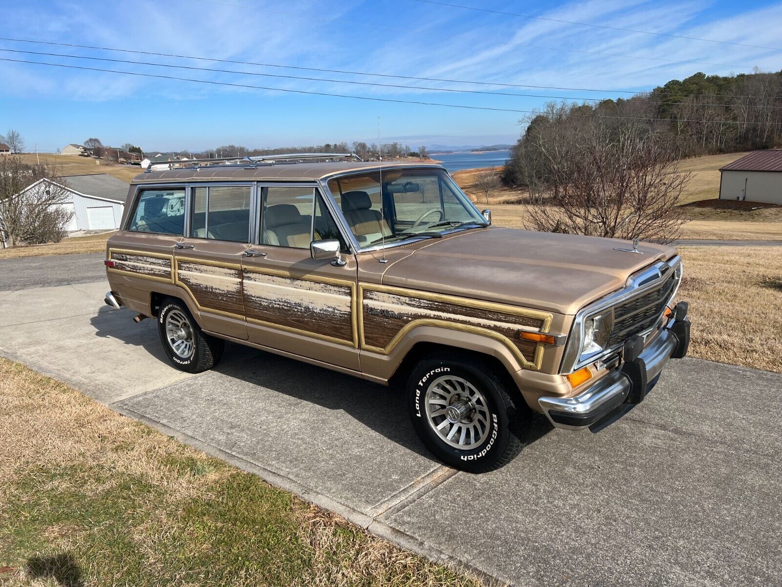 Jeep Grand Wagoneer
