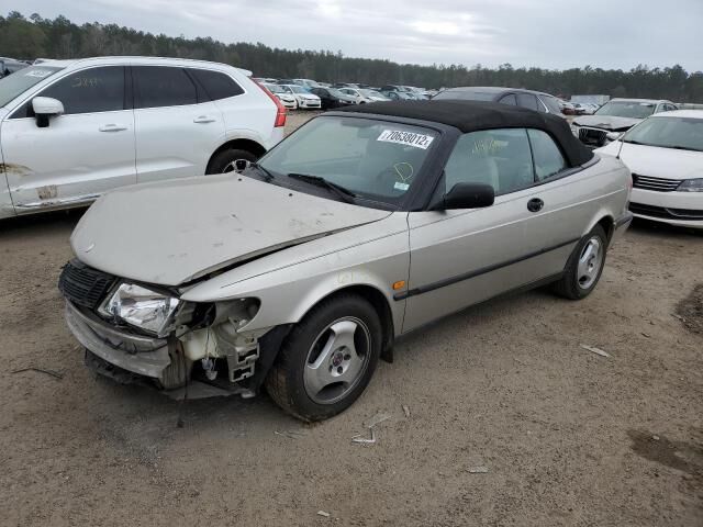 Saab 900