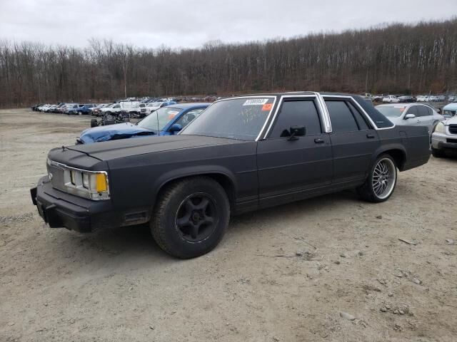 Ford Crown Victoria