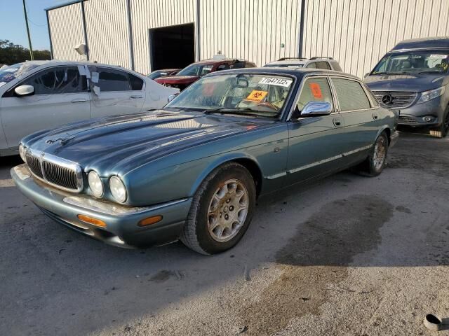 Jaguar XJ