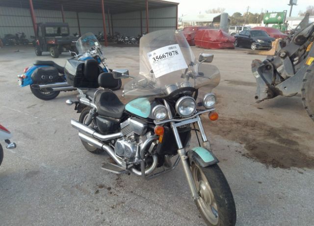 Honda VF750C2 (MAGNA)
