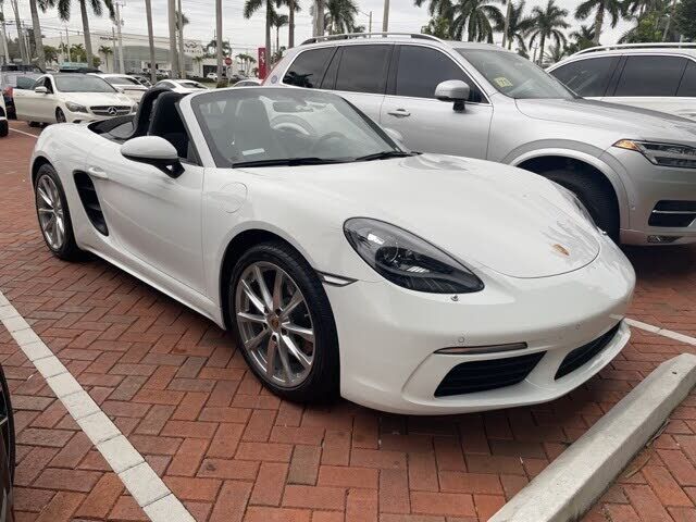 PORSCHE