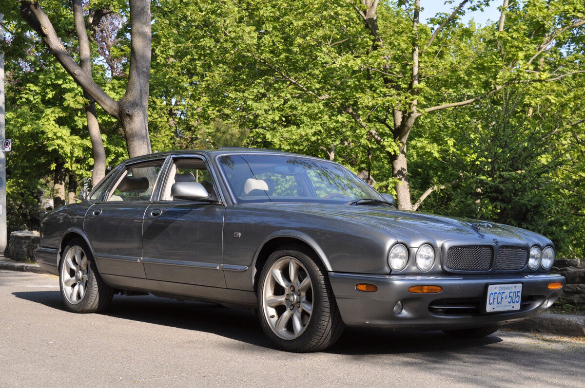Jaguar XJR