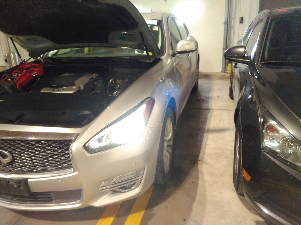 Infiniti Q70L