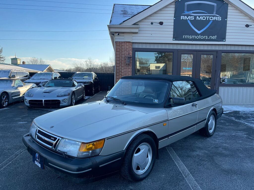 Saab 900