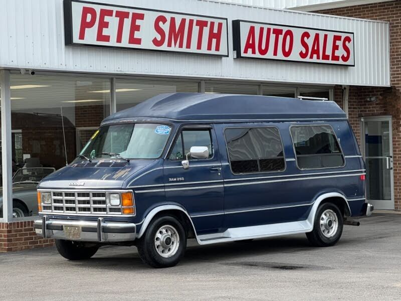 Dodge Ram Van