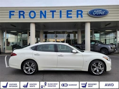 Infiniti Q70L