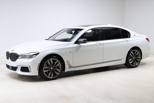 BMW M760i