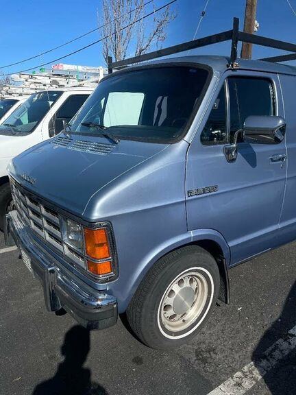 Dodge Ram Van