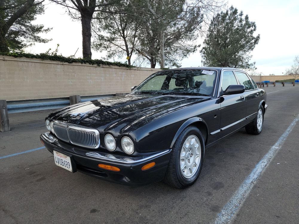 Jaguar XJ8