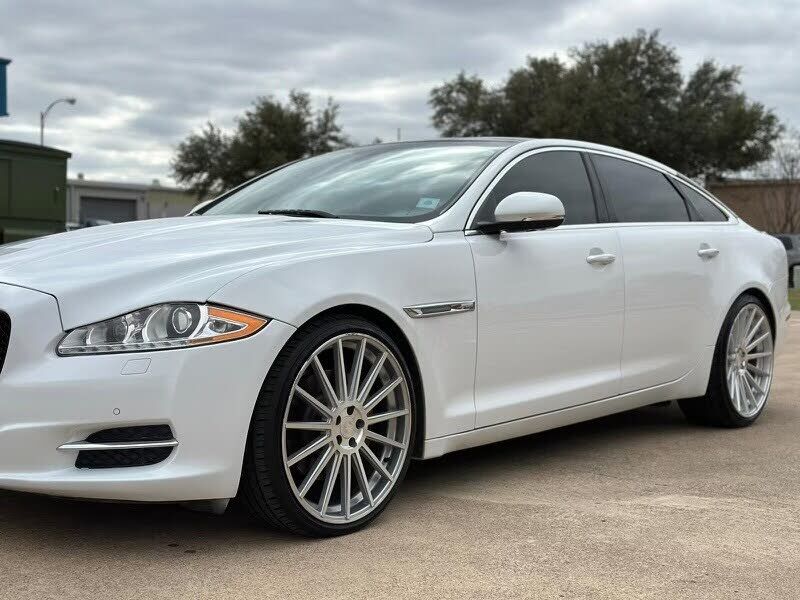 Jaguar XJ