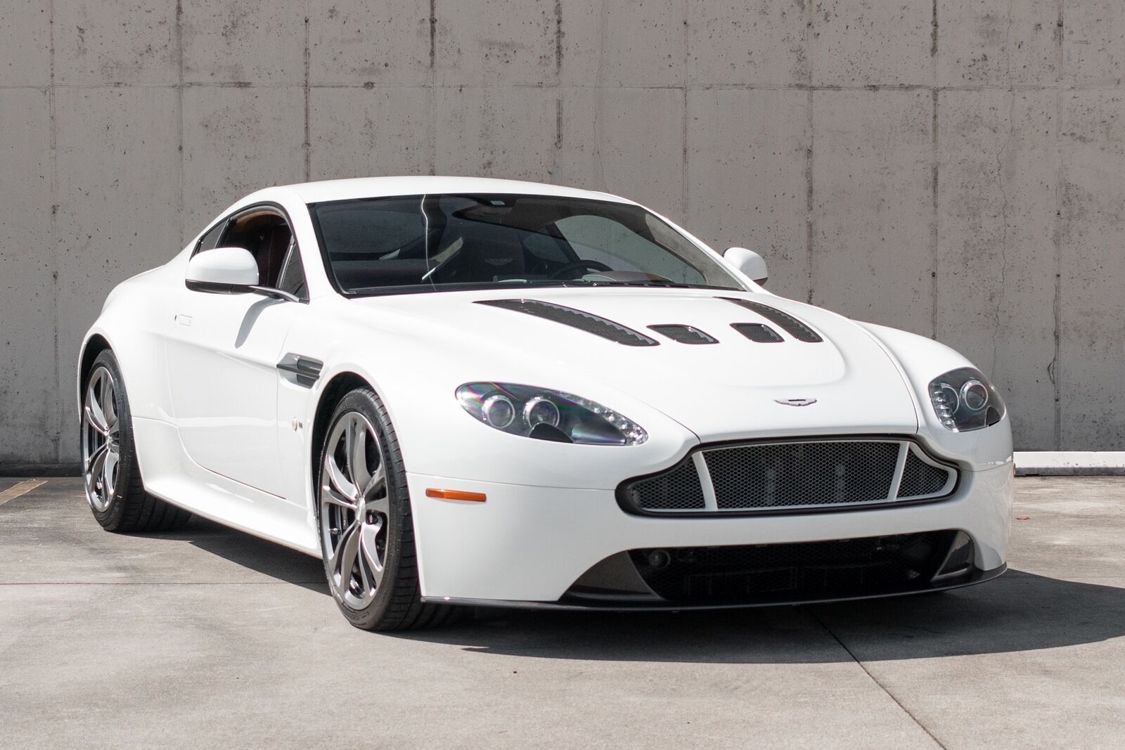 Aston Martin V12 Vantage