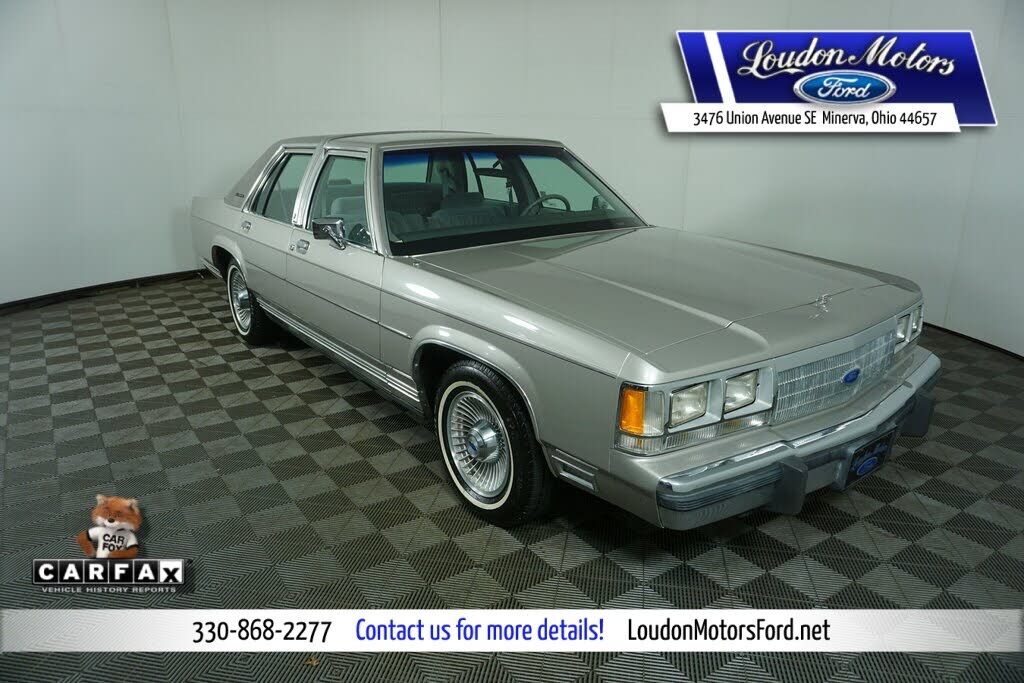 Ford Crown Victoria