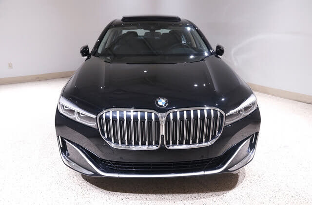 2022 BMW 750i