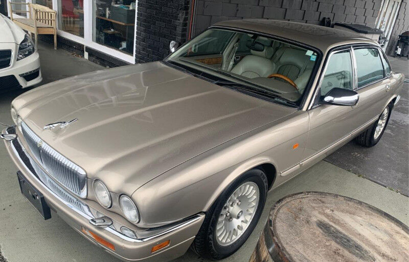 Jaguar Vanden Plas
