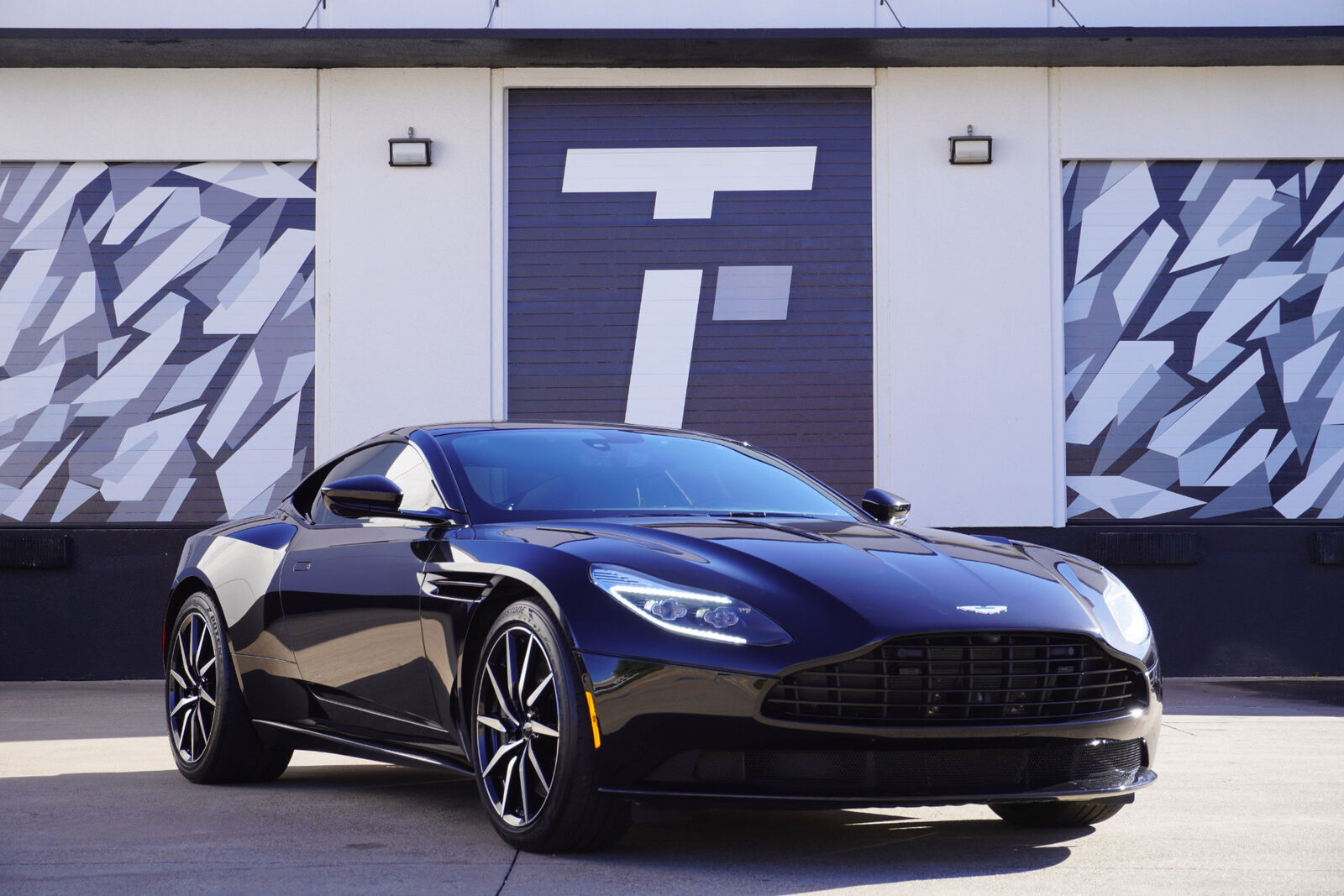 Aston Martin DB11