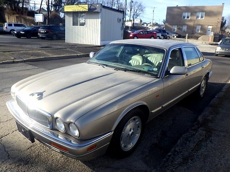 Jaguar XJ6