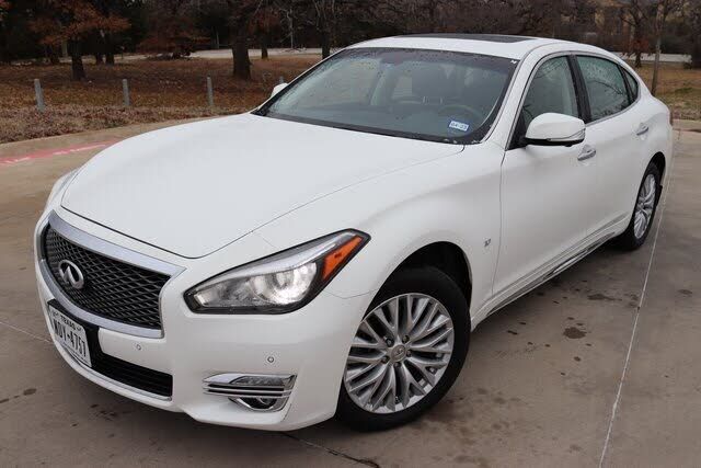 Infiniti Q70L
