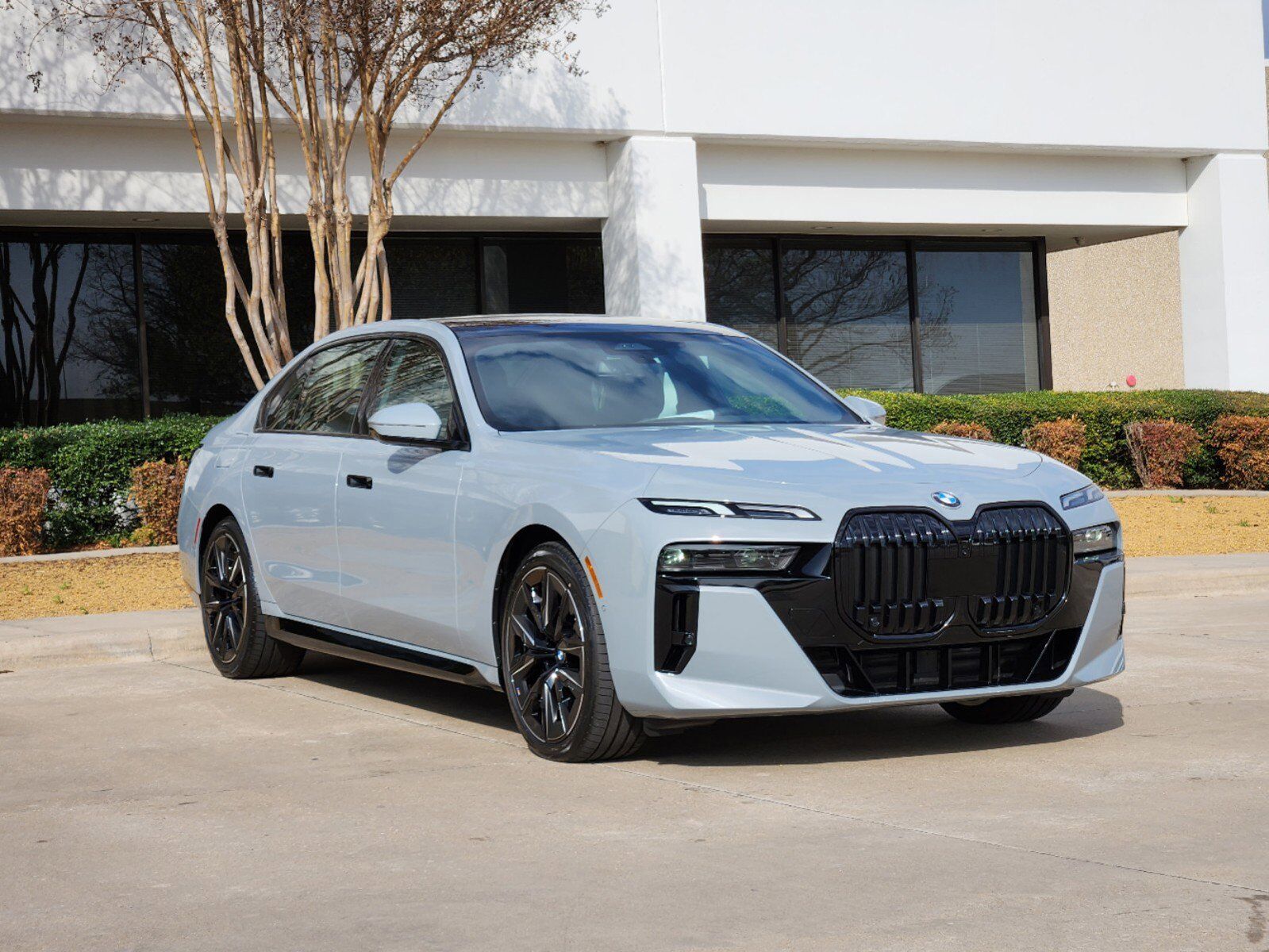 2023 BMW 740i