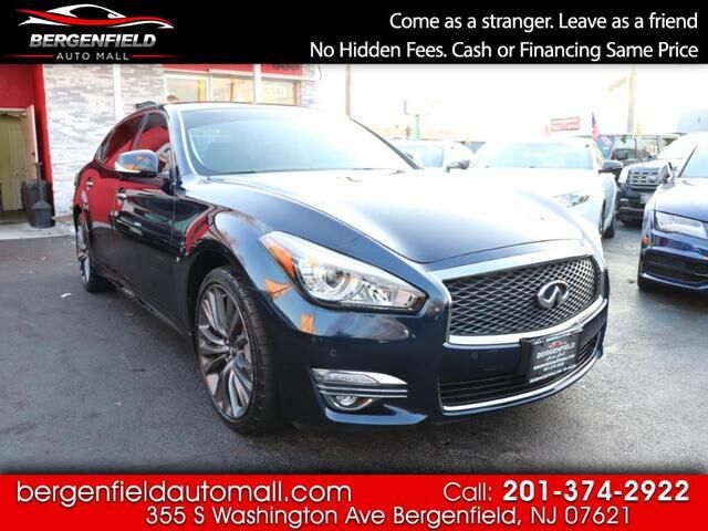 Infiniti Q70L