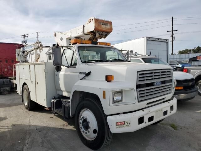 Ford F-700