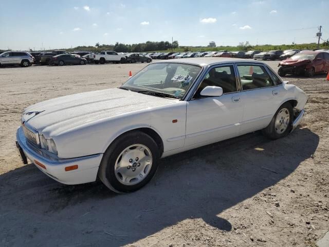 Jaguar XJ6