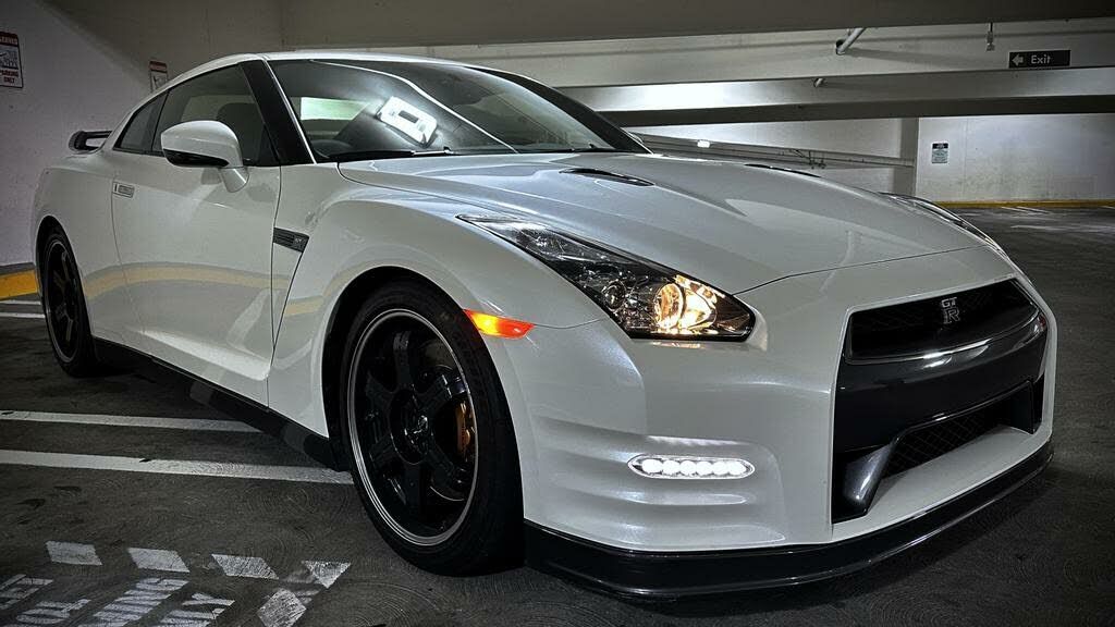 Nissan GT-R