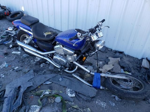 Honda VF750C (MAGNA)