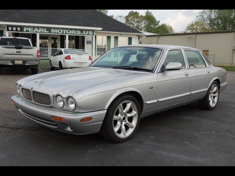 Jaguar XJR