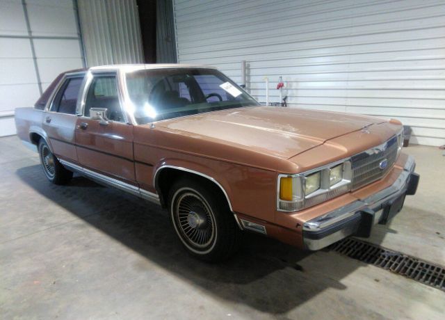 Ford Crown Victoria