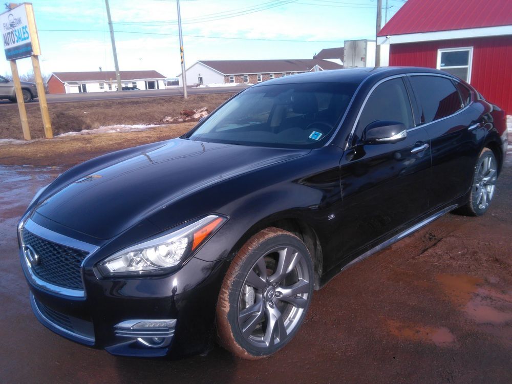 Infiniti Q70L