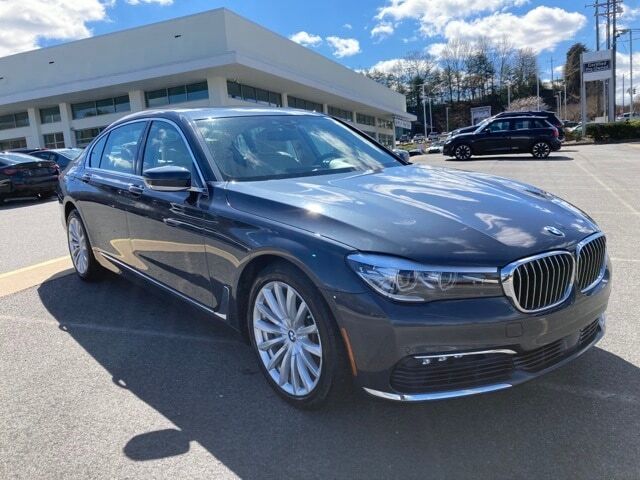 BMW 740i