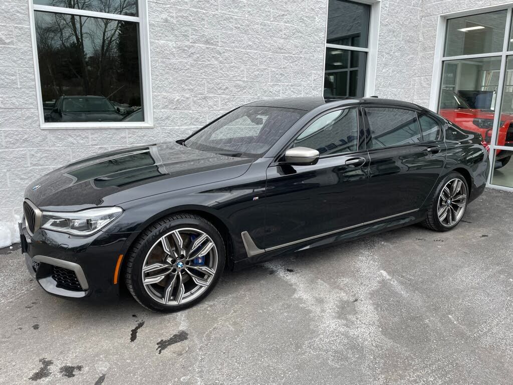 BMW M760i