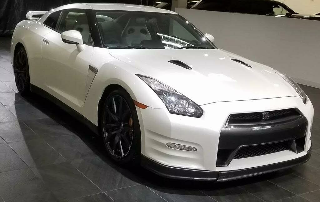 Nissan GT-R